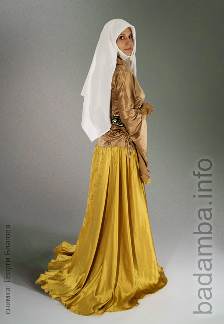 Lady in bliaut