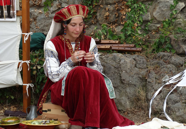 embroidering boyar