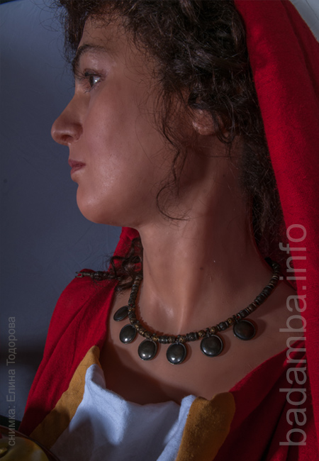 the priestess - detail