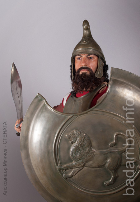 heavily armed Thracian - detail